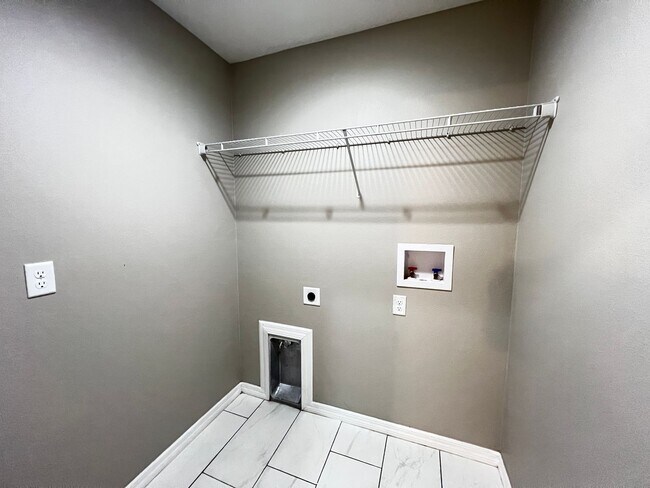 Building Photo - INCREDIBLE 3 Bedroom, 2 Bathroom Home In Ocklawaha!!