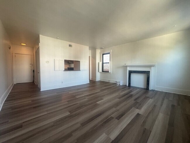 Building Photo - 941-943 St. James Street