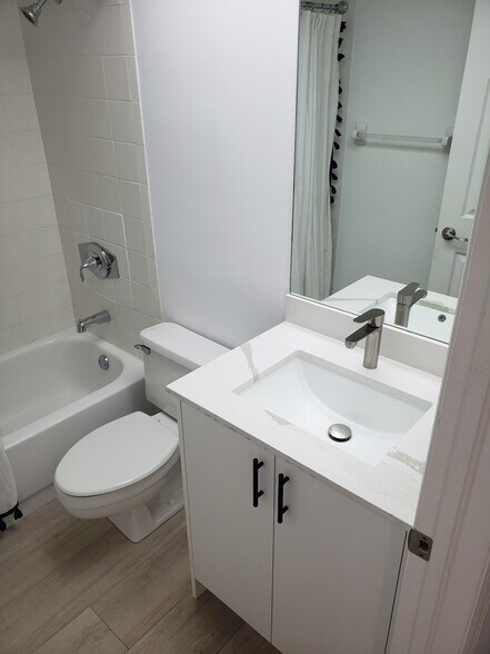 Building Photo - 859 Tanbark Dr
