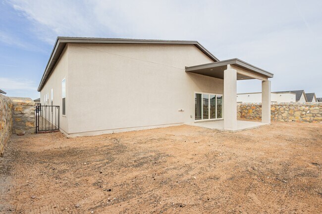 Building Photo - 14852 Mike a Mendoza Ave