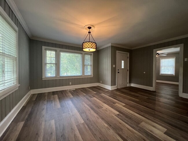 Building Photo - Available to Show