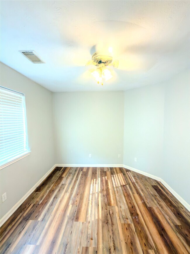 Building Photo - 818 Presley Way