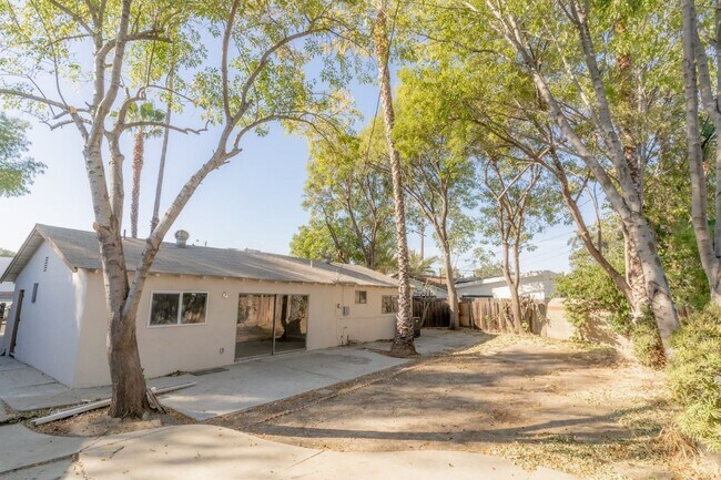 Building Photo - COMING SOON! Single Story 4 Bedroom Home for Rent in Woodland Hills!