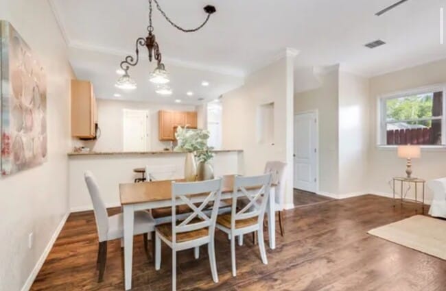 Building Photo - 3/2.5 Mediterranean Style Townhome