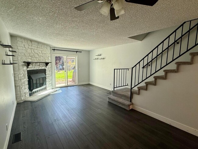 Building Photo - 3646 Queen Anne Way