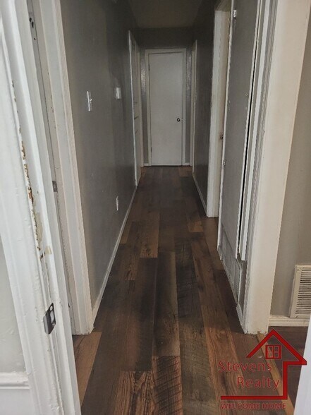 Building Photo - 1217 SW Wisconsin Ave