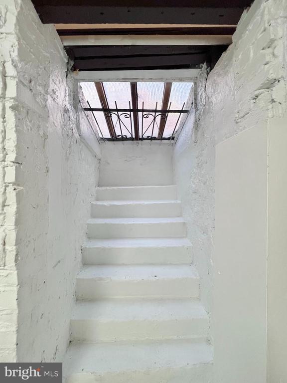 Building Photo - 515 S 12th St