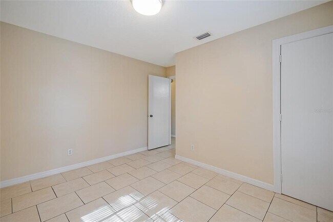 Building Photo - 908 Van Lieu St