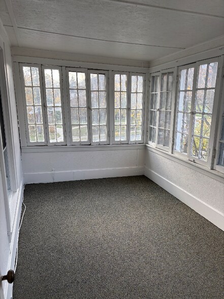 Building Photo - 174 Main St