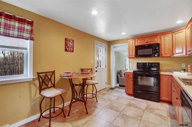 Building Photo - Coming Soon - Beautiful 3 Bedroom, 1 Bath ...