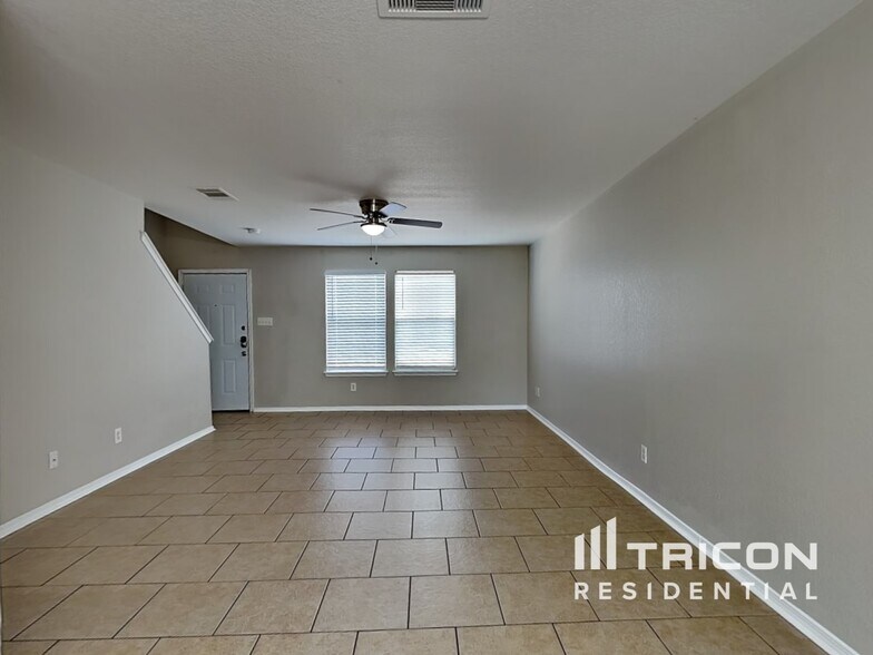 Building Photo - 10235 Shady Meadows