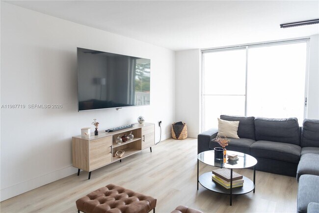 Building Photo - 13155 Ixora Ct