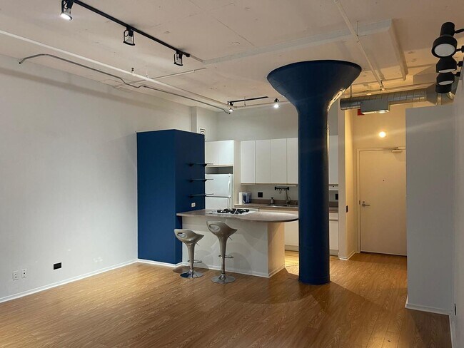 Building Photo - 130 S Canal St