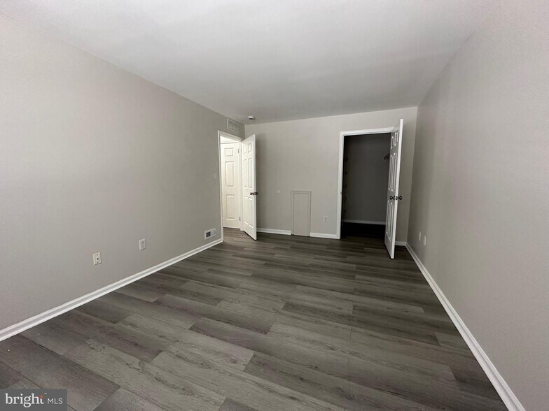 Building Photo - 1003 Oswego Ct