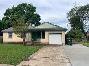 Building Photo - 1925 Hilltop Dr