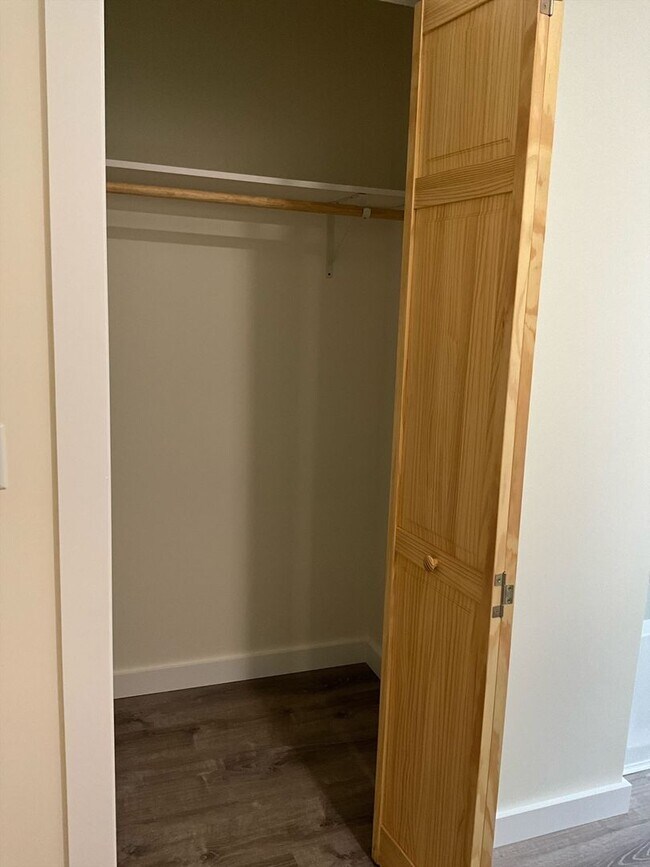 Building Photo - 90 Elm St