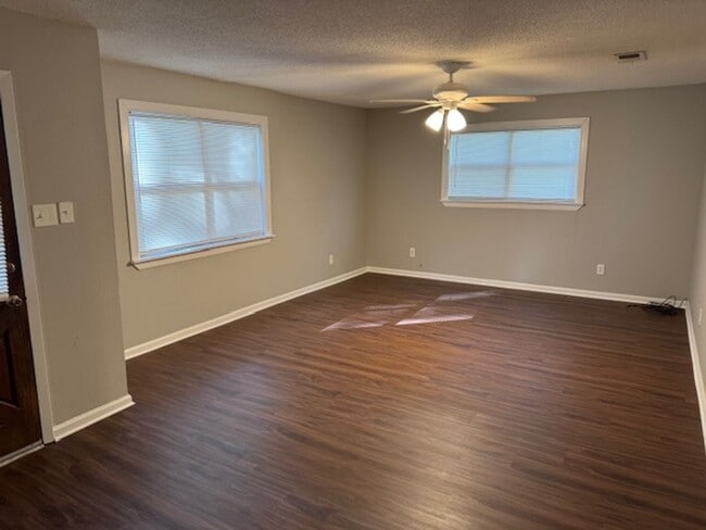 Building Photo - 129 Calloway Dr