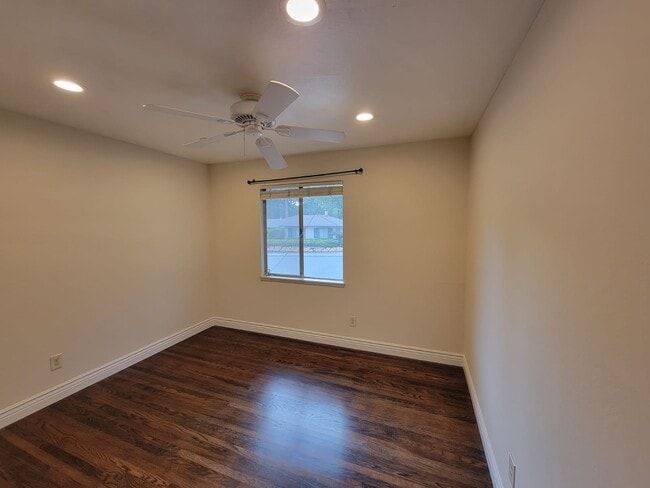 Building Photo - 4380 Entrada Dr