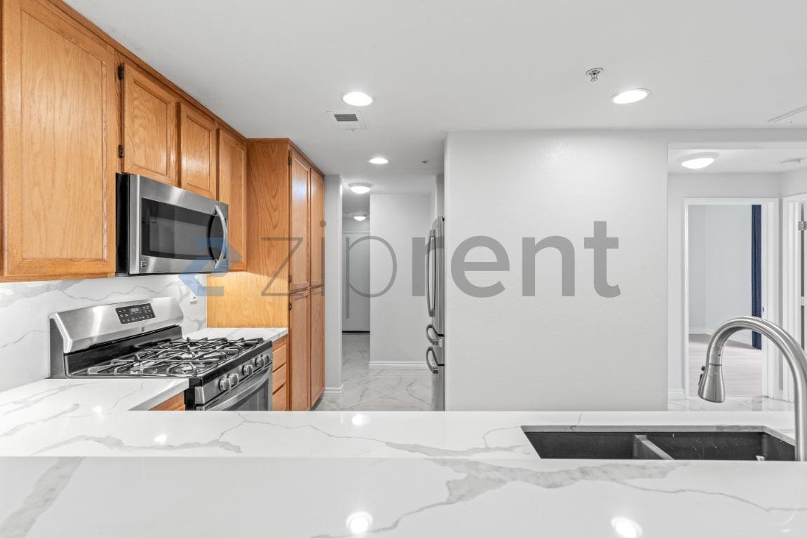 Building Photo - Unit 513
