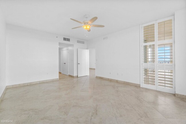 Building Photo - 3 br, 2 bath Condo - 550 Okeechobee Blvd A...