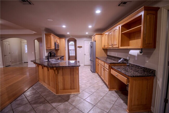 Building Photo - 202 Dawn Dr