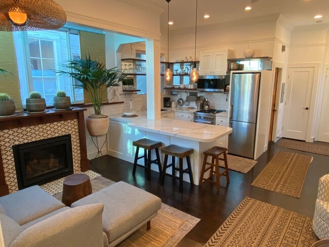 Primary Photo - Exquisite top floor 1BD. Fully furnished a...