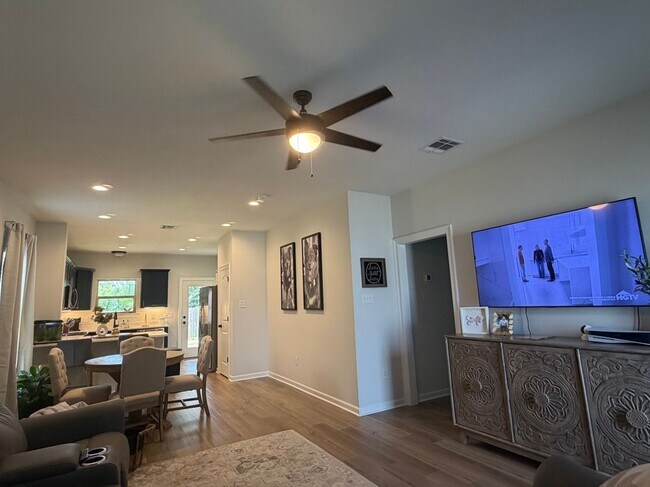 Building Photo - 106 Lightbourne Dr