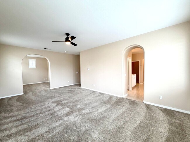 Building Photo - Spacious 5 Bedroom Wolf Creek Home with Balcony, Loft & Secondary Kitchen