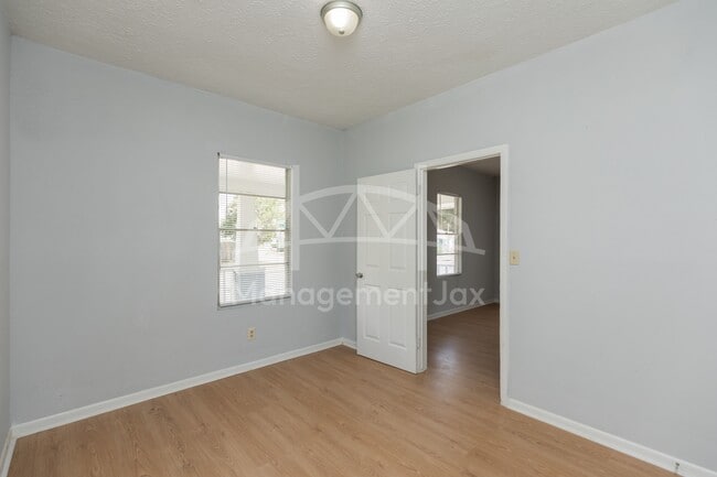 Building Photo - 622 E 63rd St