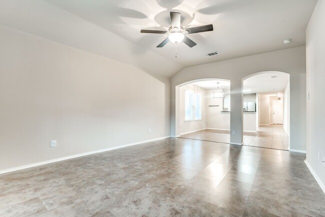 Building Photo - 1127 Roman Dr