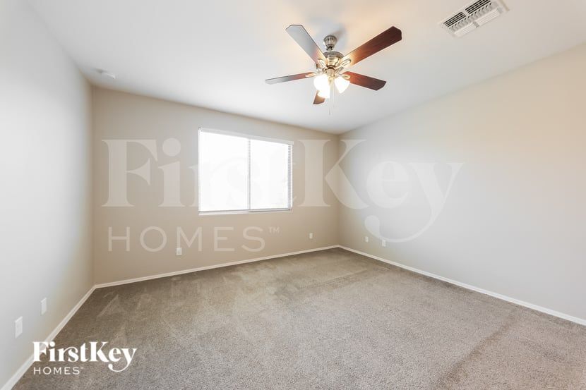 Building Photo - 18530 W Robin Ln