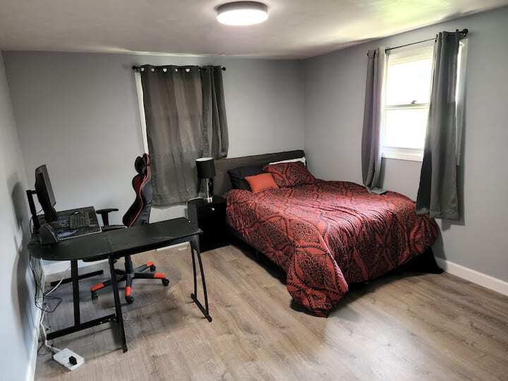 Building Photo - 210 Deschane Pl