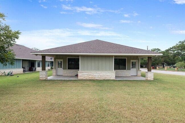 Building Photo - 1215 Sherrard St