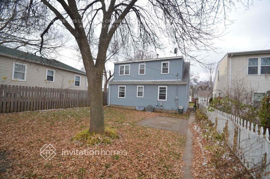 Building Photo - 5753 27th Ave S