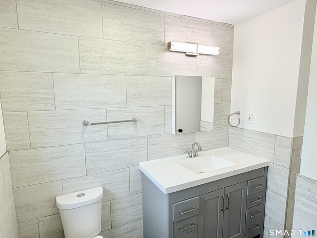 Building Photo - 76 Highland Ct