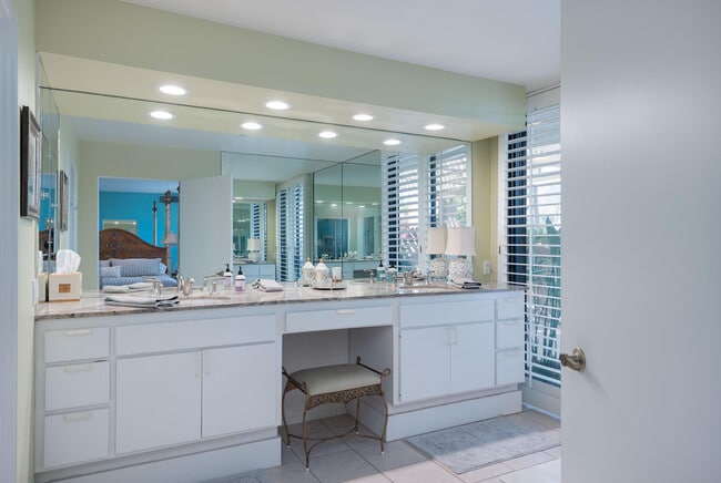 Building Photo - 66 Dartmouth Dr