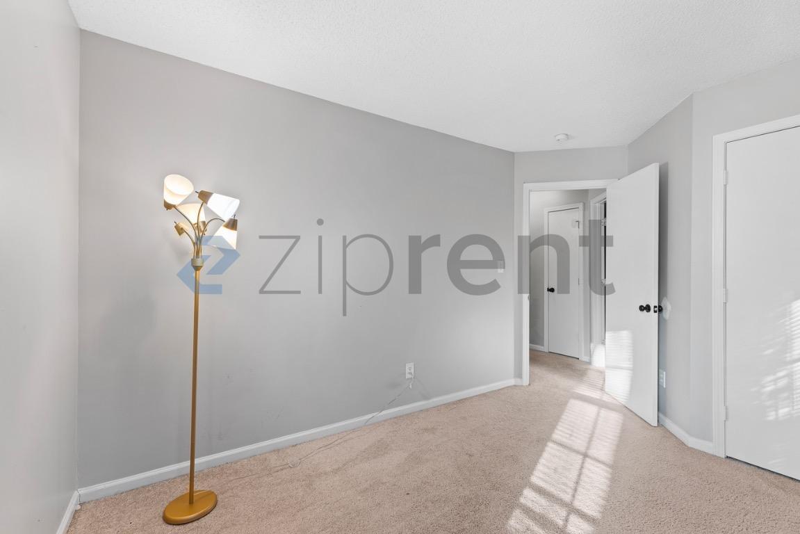 Building Photo - 922 Treasure Pl SW