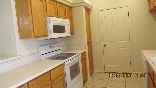 Building Photo - 2759 Palisades Dr