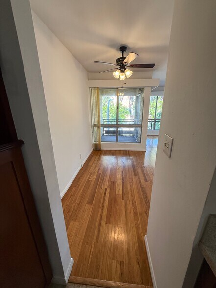 Building Photo - 5600 Kensington Way