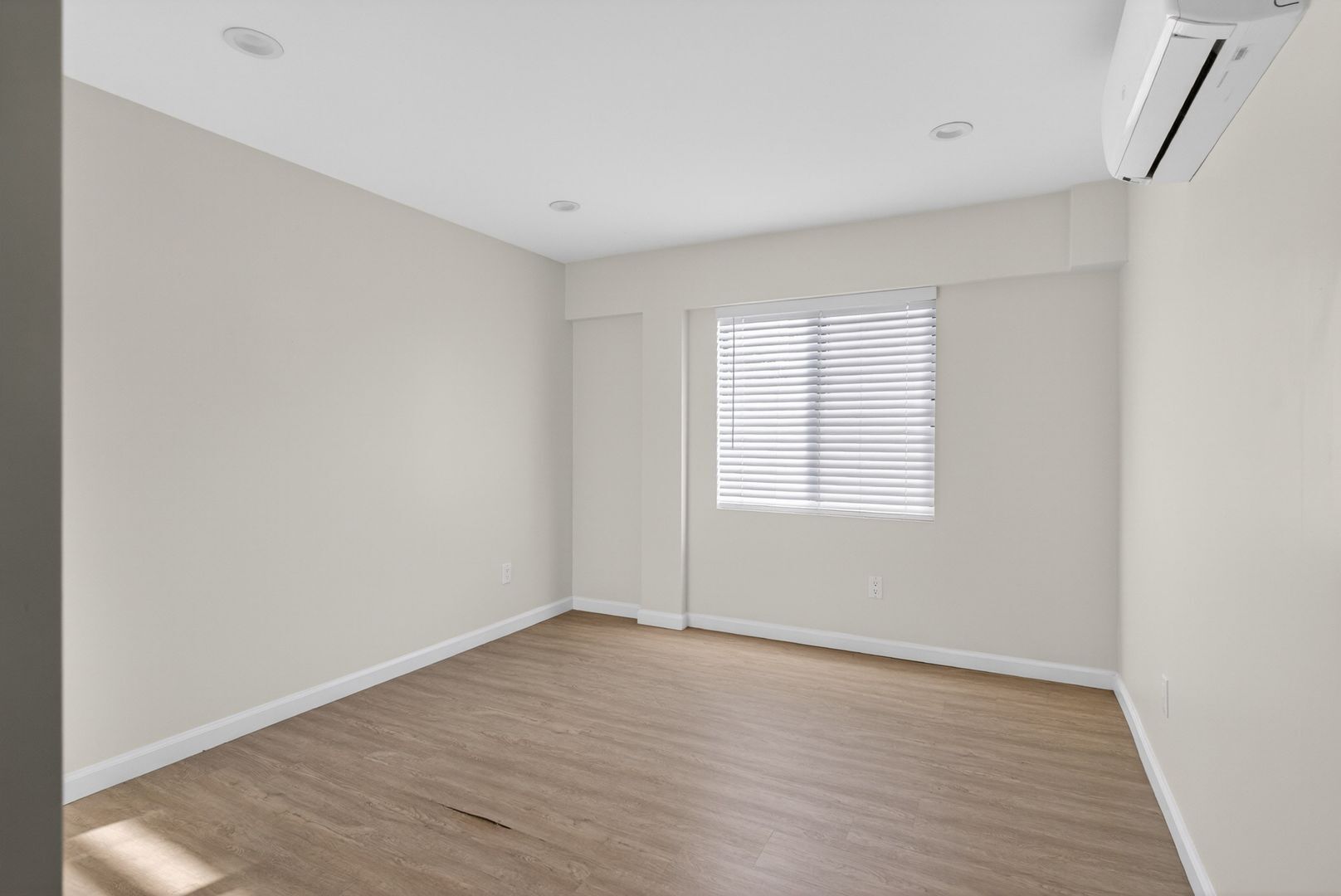 Building Photo - 1751 Cabrillo Ave