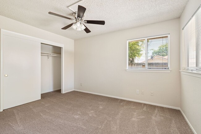 Building Photo - Charming home located in Clovis Unified Sc...