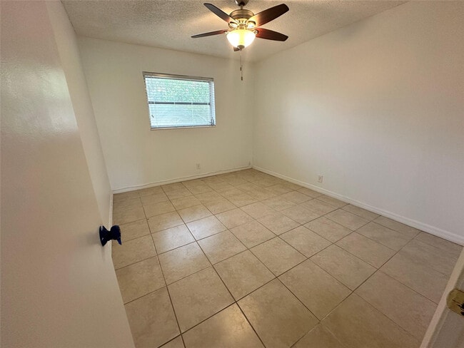 Building Photo - 305 NE 16th St