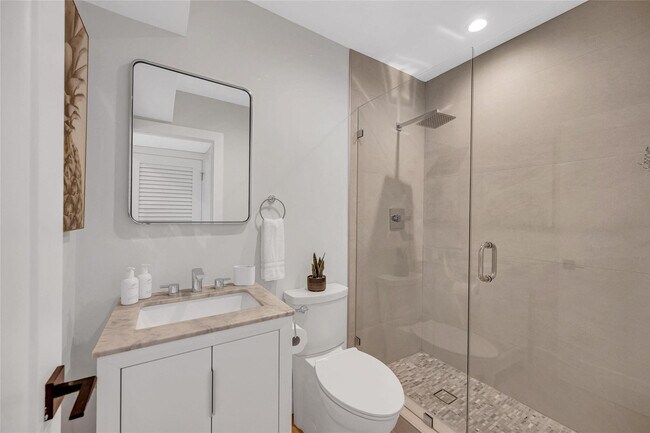 Building Photo - 1606 NE 18th Ave