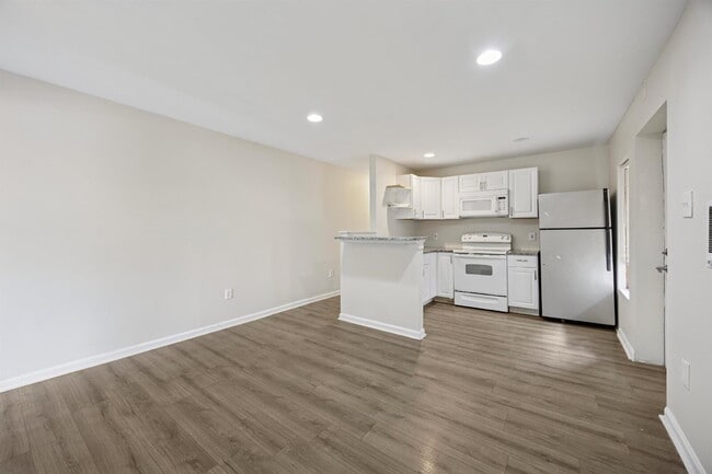 Primary Photo - Spacious 3-Bedroom Apartment in the Heart ...