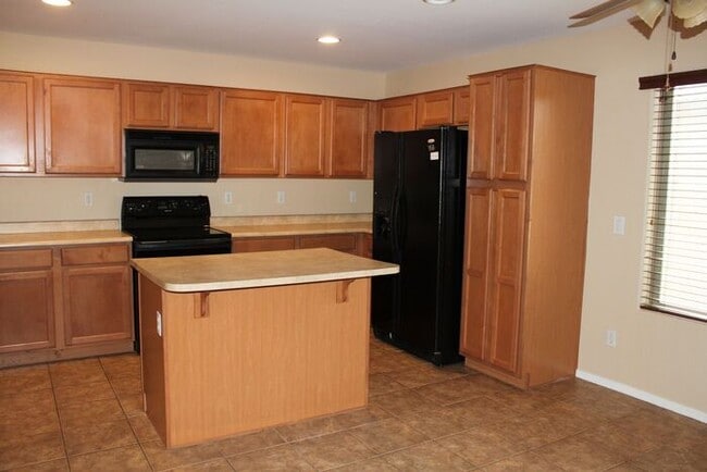 Building Photo - 3 bedroom-Village at San Tan Heights