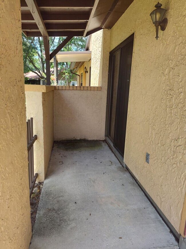 Building Photo - Updated 2-Bedroom Apartment in Quiet Ocala...