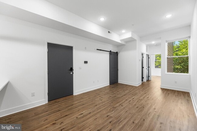 Building Photo - 3934 W Girard Ave