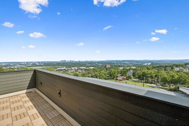 Building Photo - "Spacious 4-Bed, 4-Bath Gem in Nashville -...