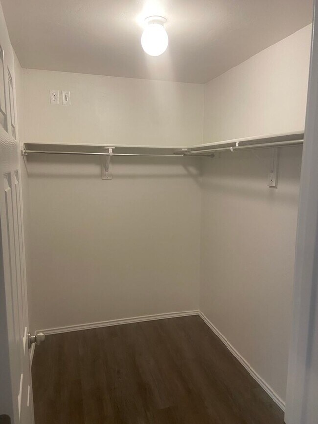 Building Photo - Move-In Ready! Charming 3-Bedroom, 2-Bath Home in Shadow Valley