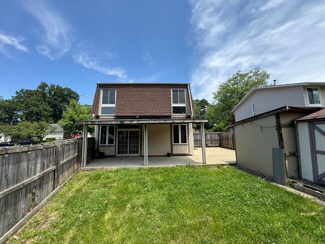Building Photo - Relaxing 3 Bed 2.5 Bath Single Family Home...